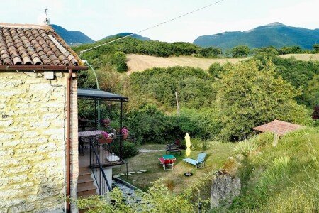 Casa 2 camere, con giardino