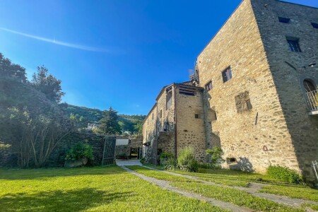 Castello 8 camere, con piscina