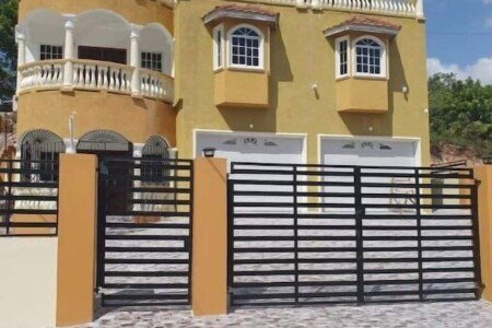 House 4 bedrooms, with jacuzzi