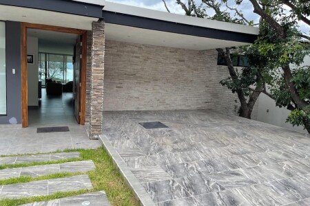 House 4 bedrooms, with pool