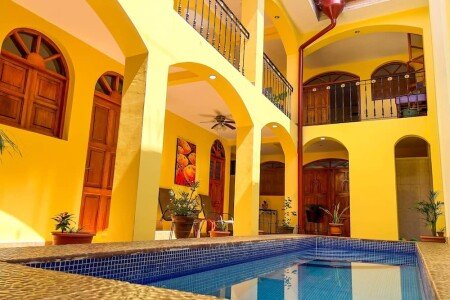 House 3 bedrooms, with pool
