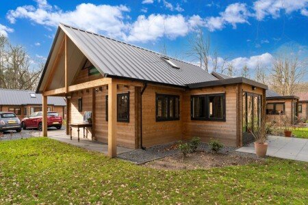 Maison en bois cozy, 3 chambres, avec jardin
