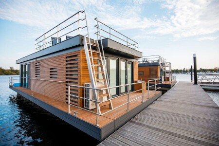 Boat 2 bedrooms, with pool