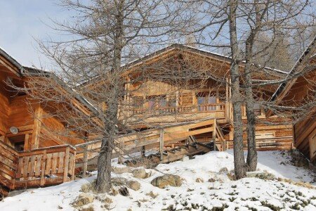 Chalet en bois 2 chambres, avec jacuzzi