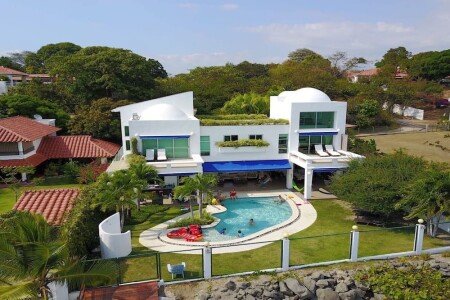 House 6 bedrooms, with jacuzzi