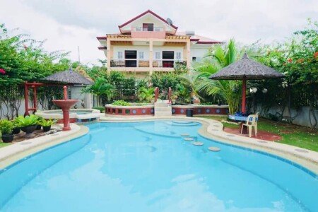 House 5 bedrooms, with pool