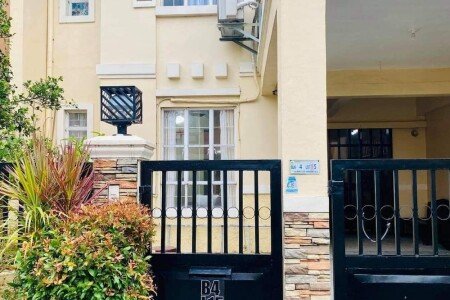 House 4 bedrooms, with pool