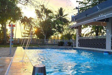 House 4 bedrooms, with pool