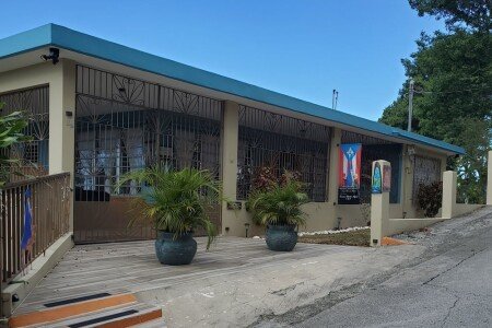 House 3 bedrooms, with pool