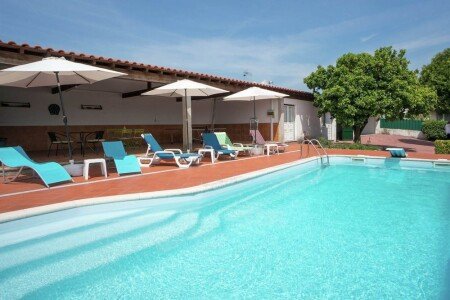 House 3 bedrooms, with pool