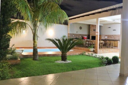 House 5 bedrooms, with pool