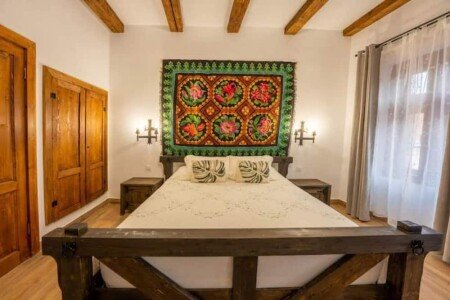 Casa 1 camera, con caminetto