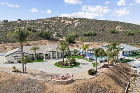 House 6 bedrooms, with jacuzzi