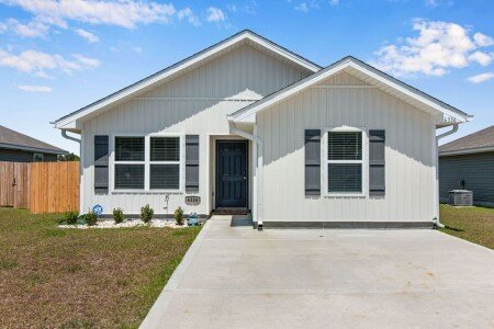 House 4 bedrooms, with pool