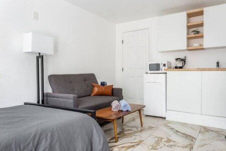 Camping / Mobil Home 2 voyageurs, avec jardin