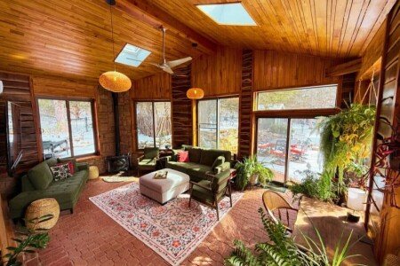 House 8 guests, with jacuzzi