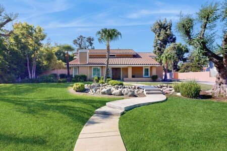 House 4 bedrooms, with pool