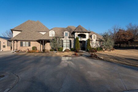 House 4 bedrooms, with jacuzzi