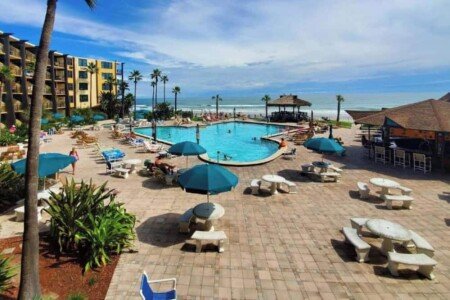 Bed and breakfast 1 bedroom, with pool