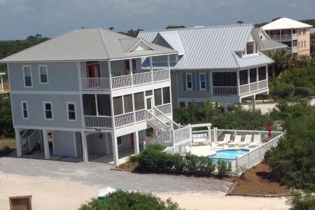 House 4 bedrooms, with pool