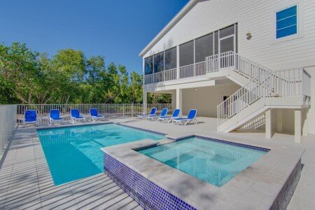 House 4 bedrooms, with jacuzzi