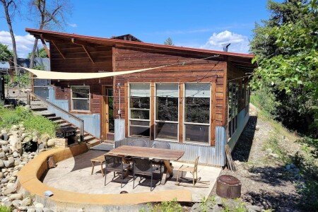 House 2 bedrooms, with fireplace