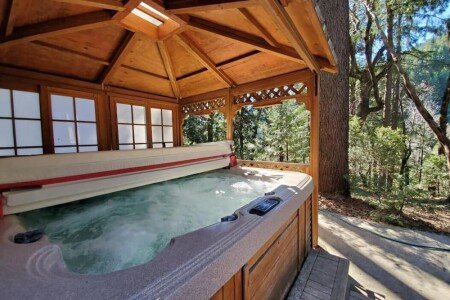 House 4 bedrooms, with jacuzzi