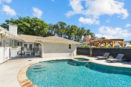 House 4 bedrooms, with jacuzzi