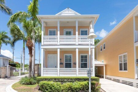 House 2 bedrooms, with pool