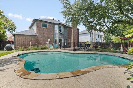 House 4 bedrooms, with pool