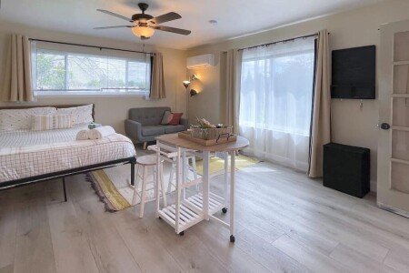 Bed and breakfast 1 bedroom, with garden