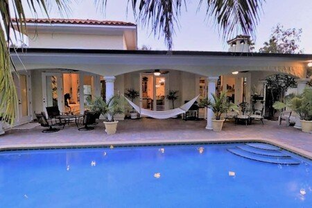 House 4 bedrooms, with jacuzzi