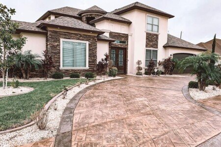 House 4 bedrooms, with pool