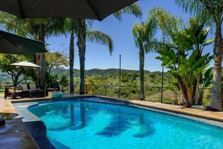 Bed and breakfast 1 bedroom, with pool